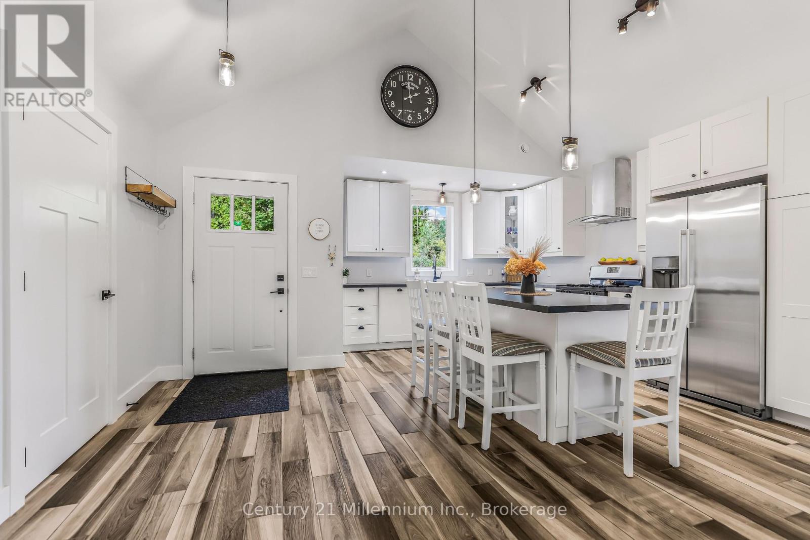 184 Lakewood Lane, Grey Highlands, Ontario  N0C 1H0 - Photo 3 - X12410844