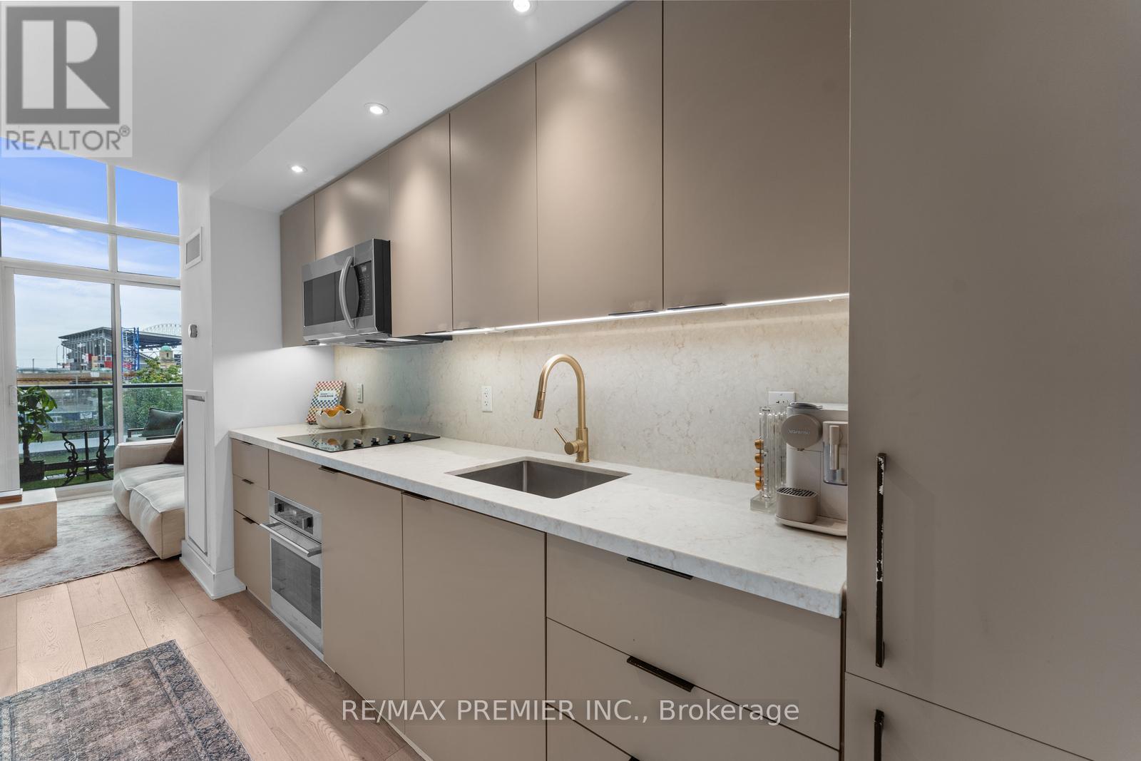 301 - 5 HANNA AVENUE, Toronto, Ontario
