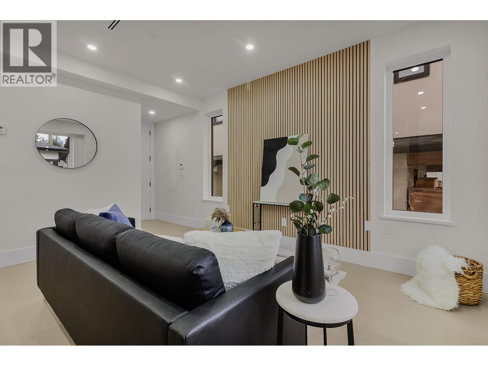2 585 E 60th Avenue, Vancouver, British Columbia  V5X 2A2 - Photo 3 - R3057606