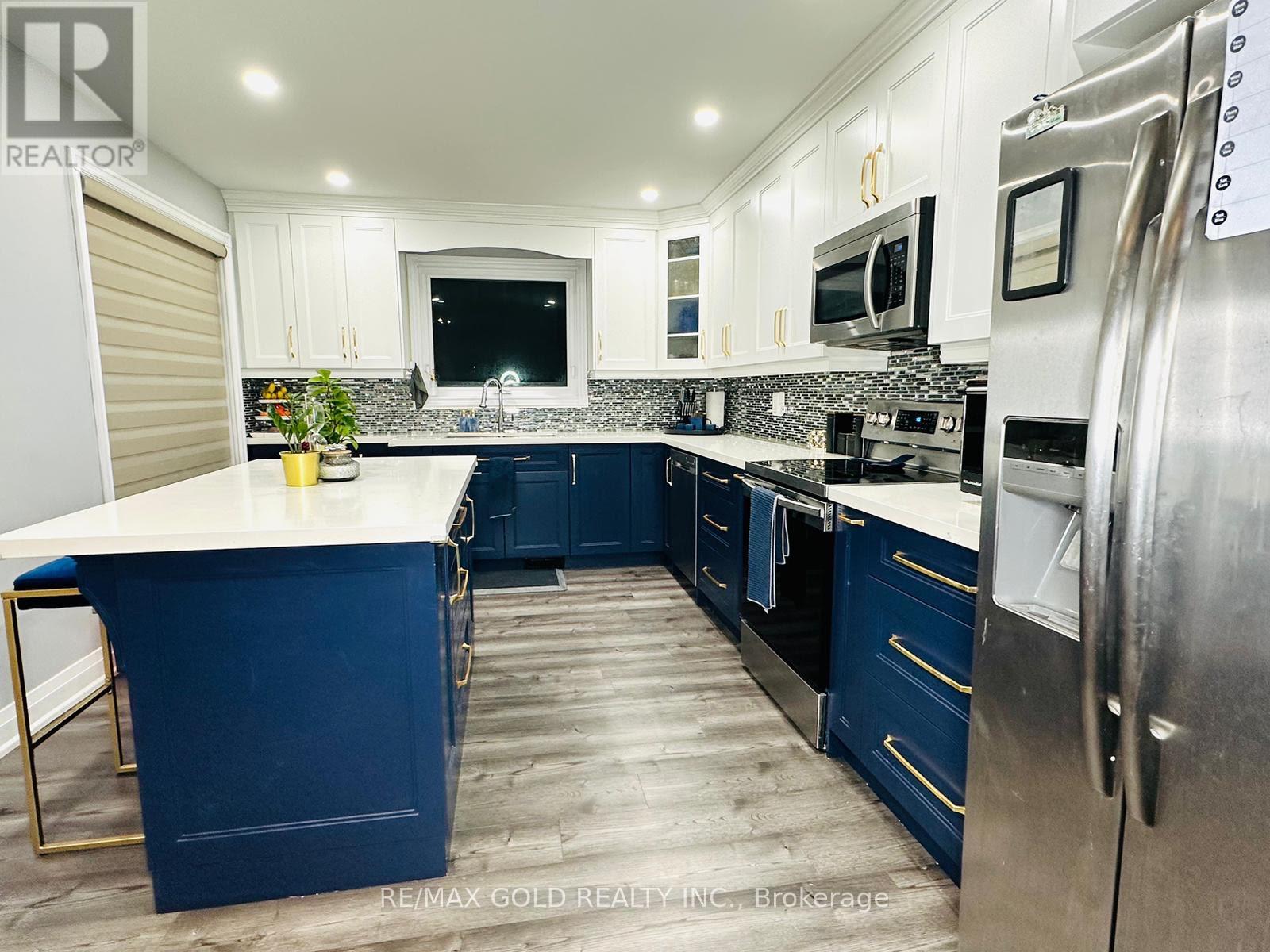 3 Panorama Crescent N, Brampton, Ontario  L6S 3T7 - Photo 6 - W12453117