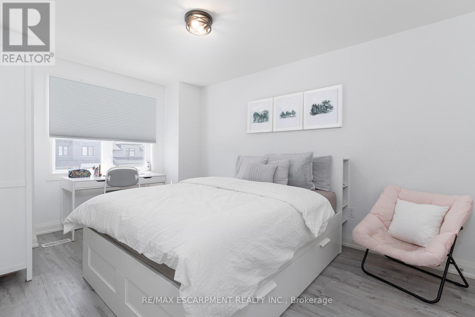 388 Klein Circle, Hamilton, Ontario  L9G 3K9 - Photo 18 - X12412865
