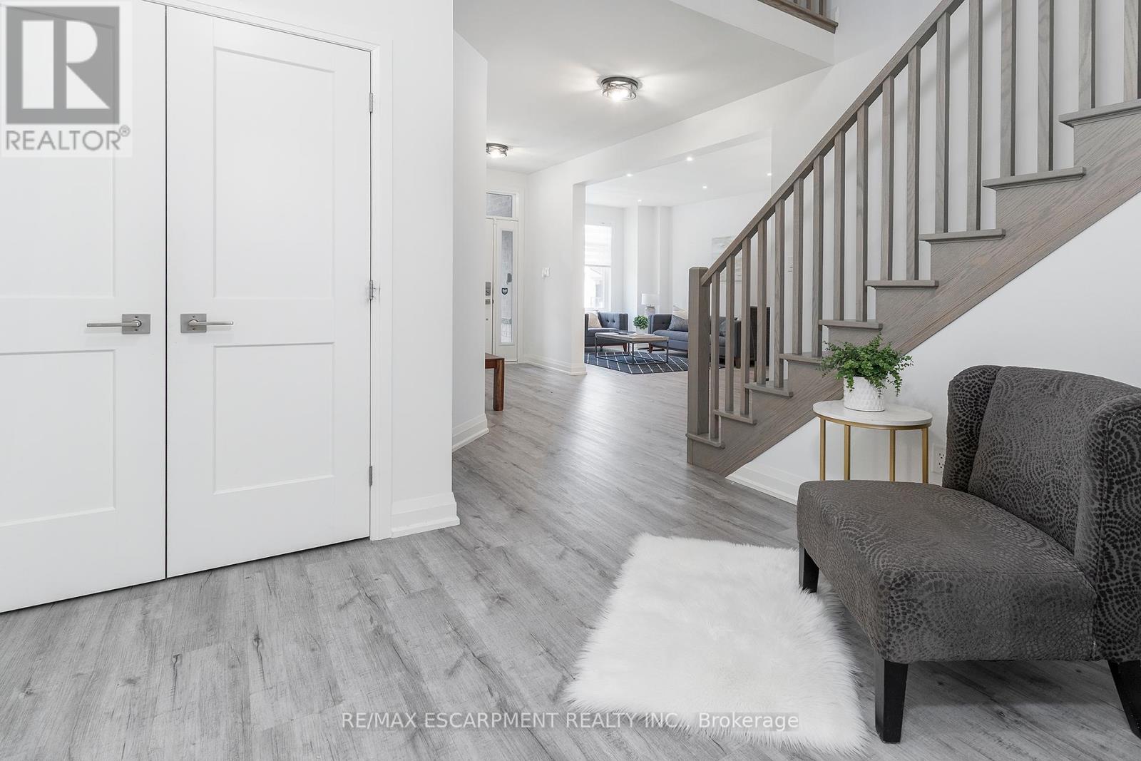 388 Klein Circle, Hamilton, Ontario  L9G 3K9 - Photo 12 - X12412865