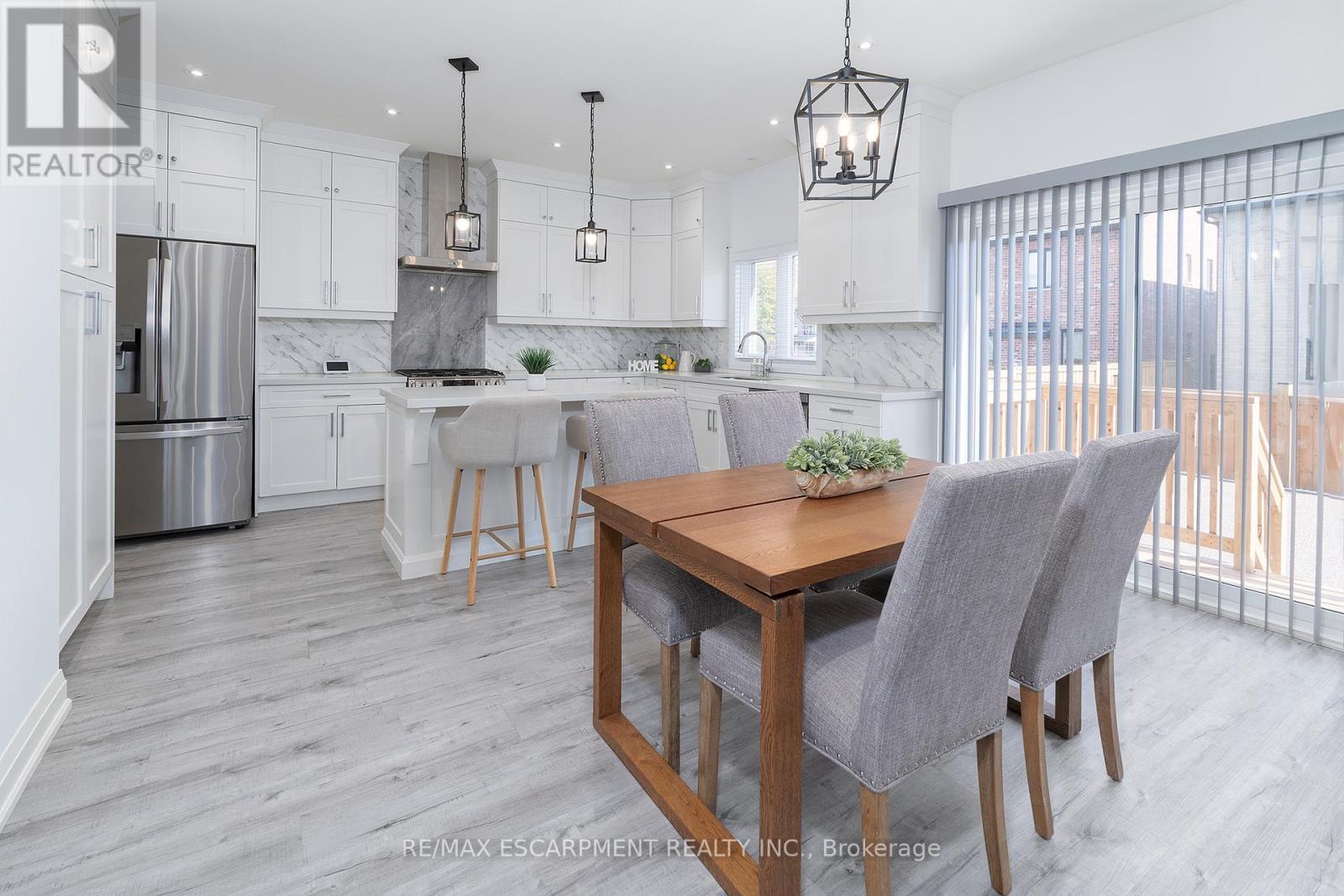388 Klein Circle, Hamilton, Ontario  L9G 3K9 - Photo 9 - X12412865