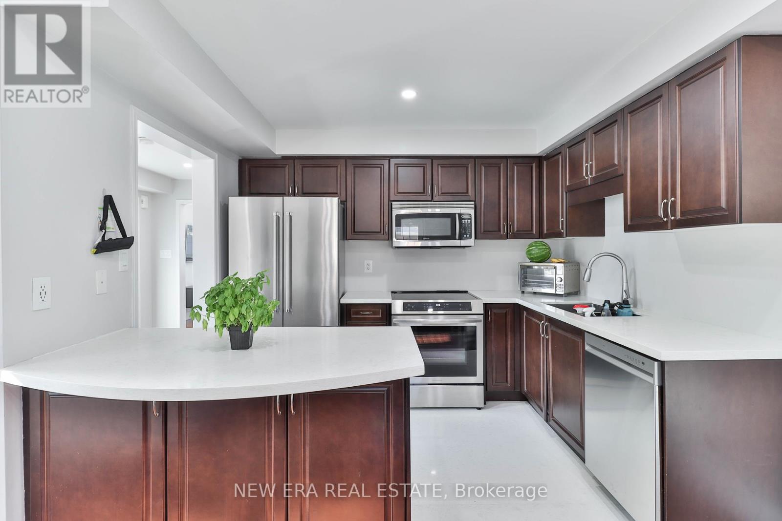 331 Davos Road, Vaughan, Ontario  L4H 0M8 - Photo 11 - N12286910