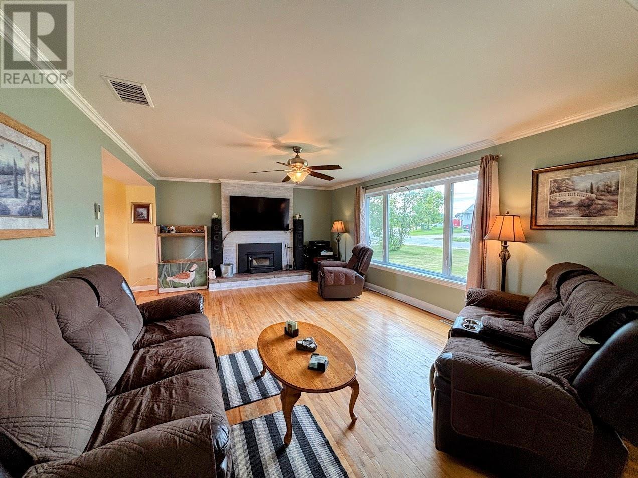 31 Shingwauk Dr, Manitouwadge, Ontario  P0T 2C0 - Photo 2 - TB252922