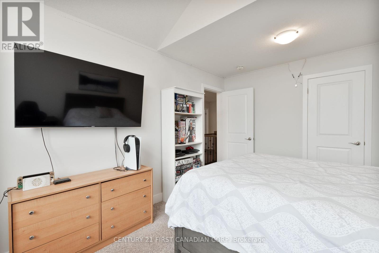 1366 Thornley Street, London South (South L), Ontario  N6K 0B2 - Photo 34 - X12460773