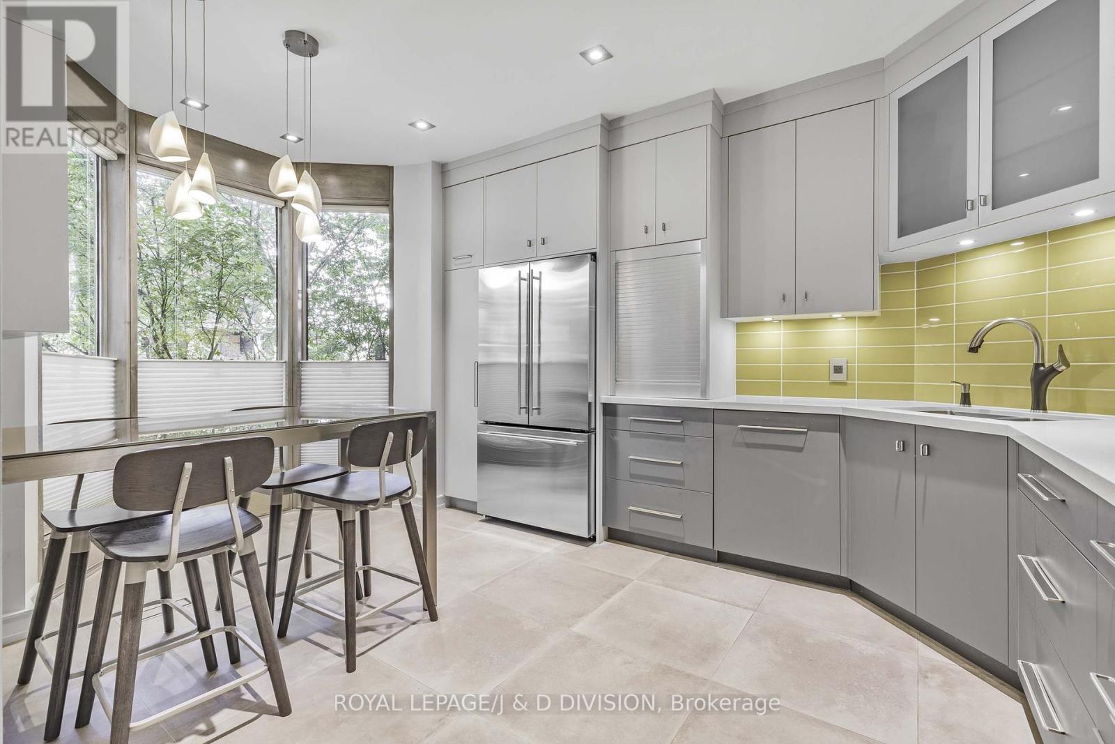 55 Chicora Avenue, Toronto, Ontario  M5R 1T7 - Photo 12 - C12460625