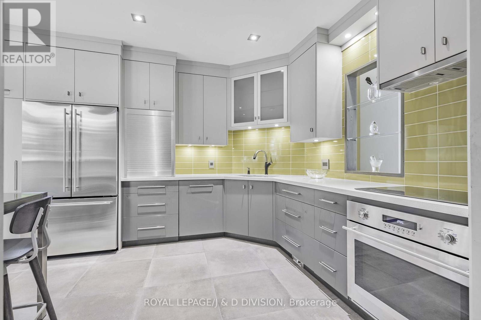 55 Chicora Avenue, Toronto, Ontario  M5R 1T7 - Photo 14 - C12460625