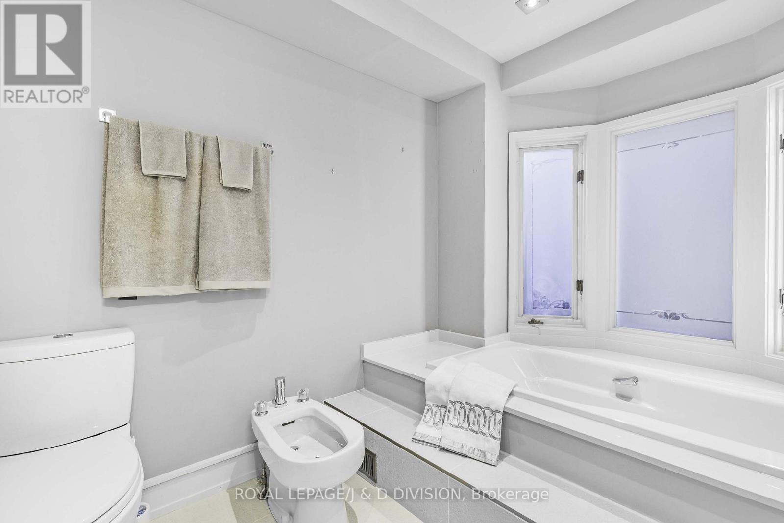 55 Chicora Avenue, Toronto, Ontario  M5R 1T7 - Photo 18 - C12460625
