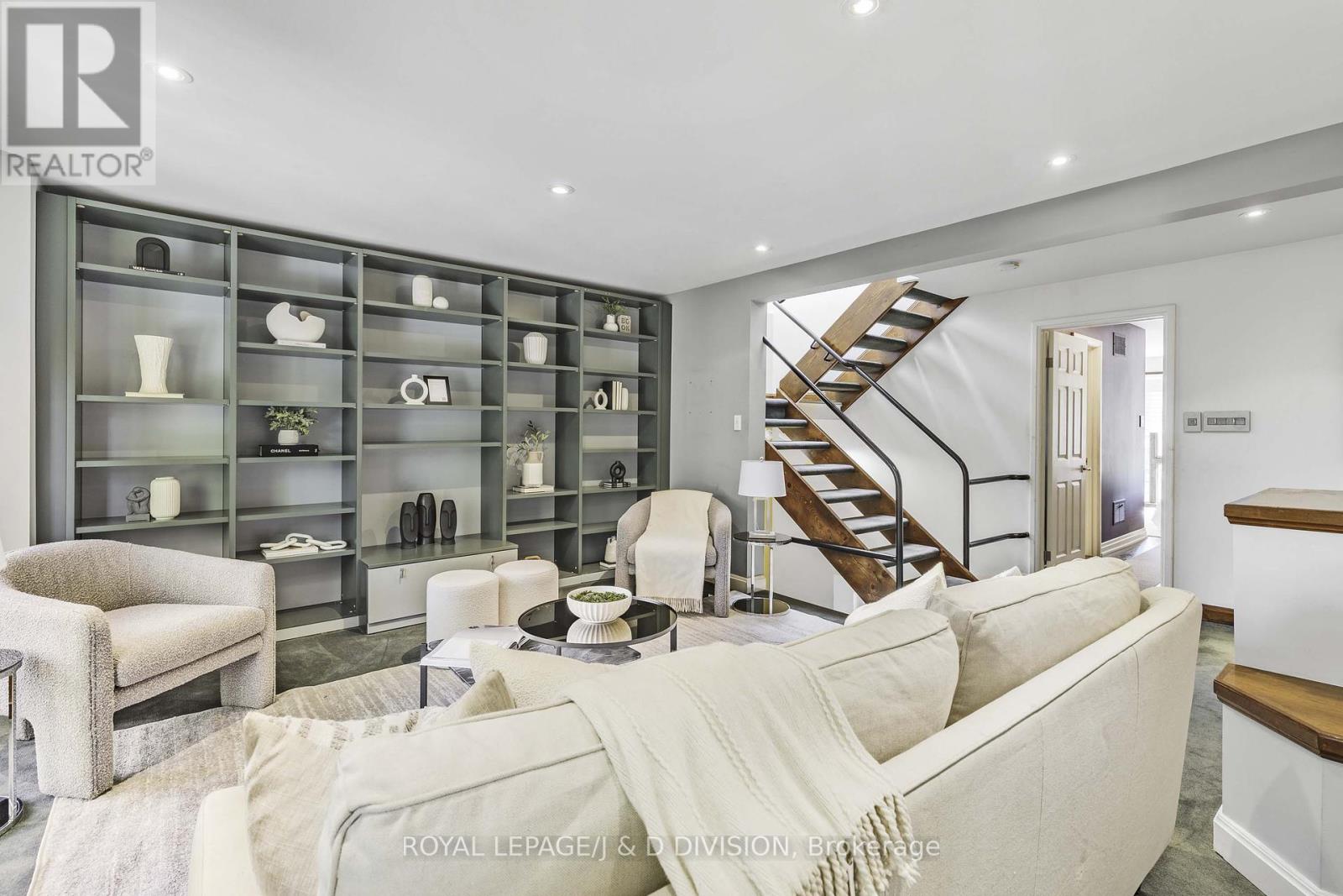 55 Chicora Avenue, Toronto, Ontario  M5R 1T7 - Photo 20 - C12460625
