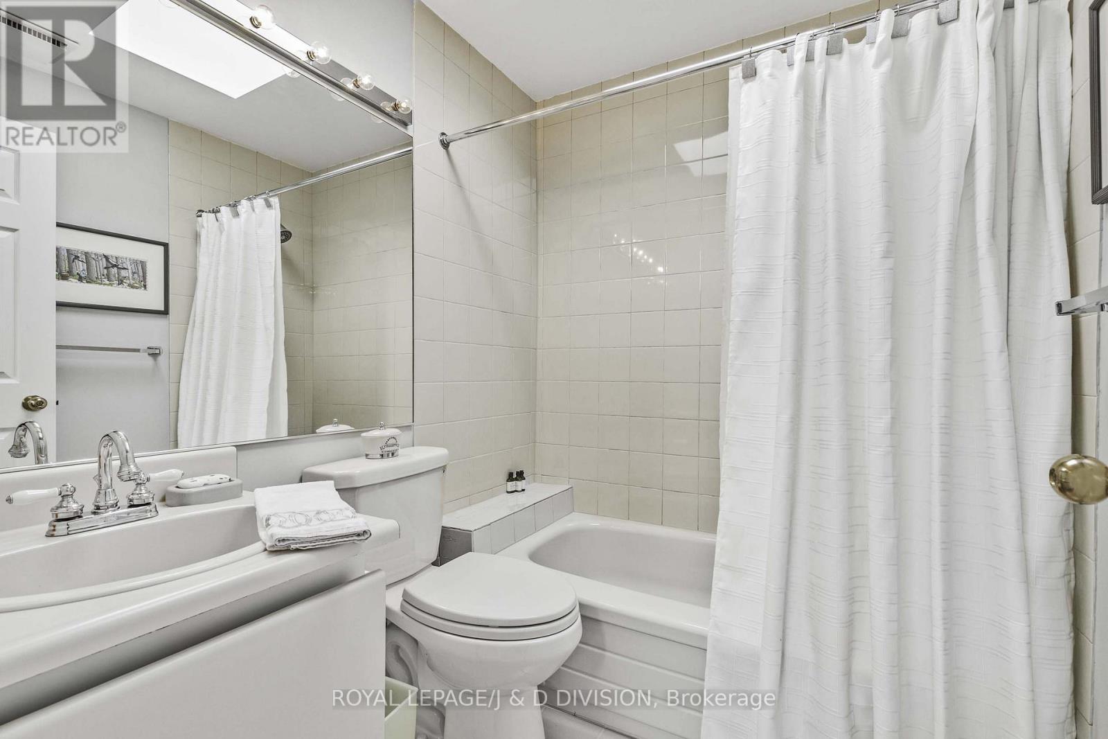 55 Chicora Avenue, Toronto, Ontario  M5R 1T7 - Photo 23 - C12460625