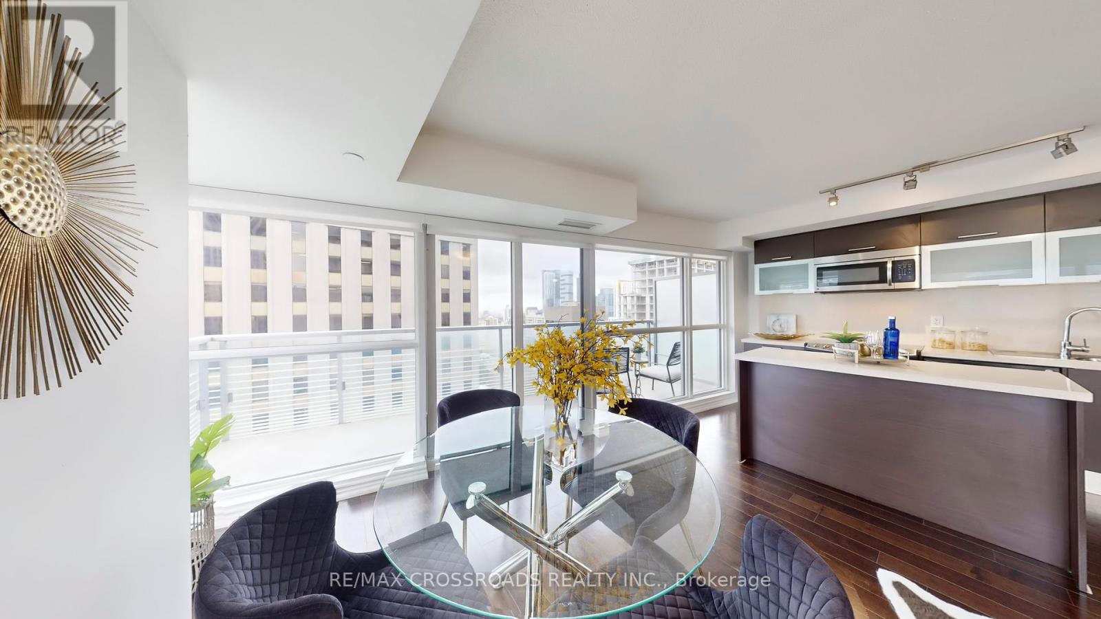 1602 - 386 Yonge Street, Toronto, Ontario  M5B 0A5 - Photo 10 - C12460630