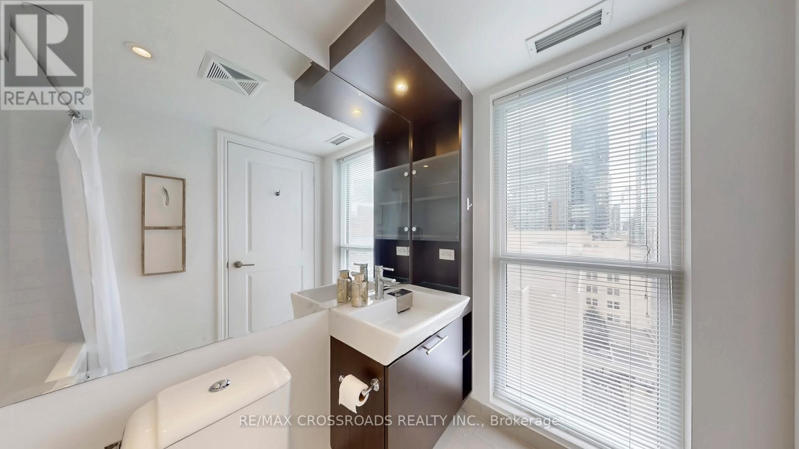 1602 - 386 Yonge Street, Toronto, Ontario  M5B 0A5 - Photo 28 - C12460630