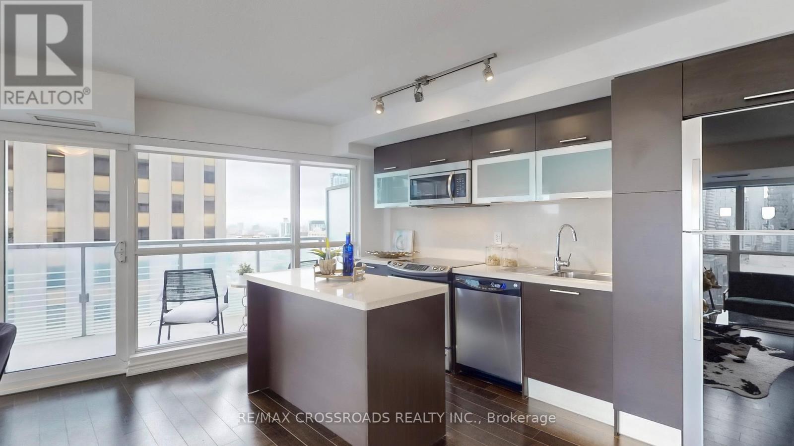 1602 - 386 Yonge Street, Toronto, Ontario  M5B 0A5 - Photo 3 - C12460630