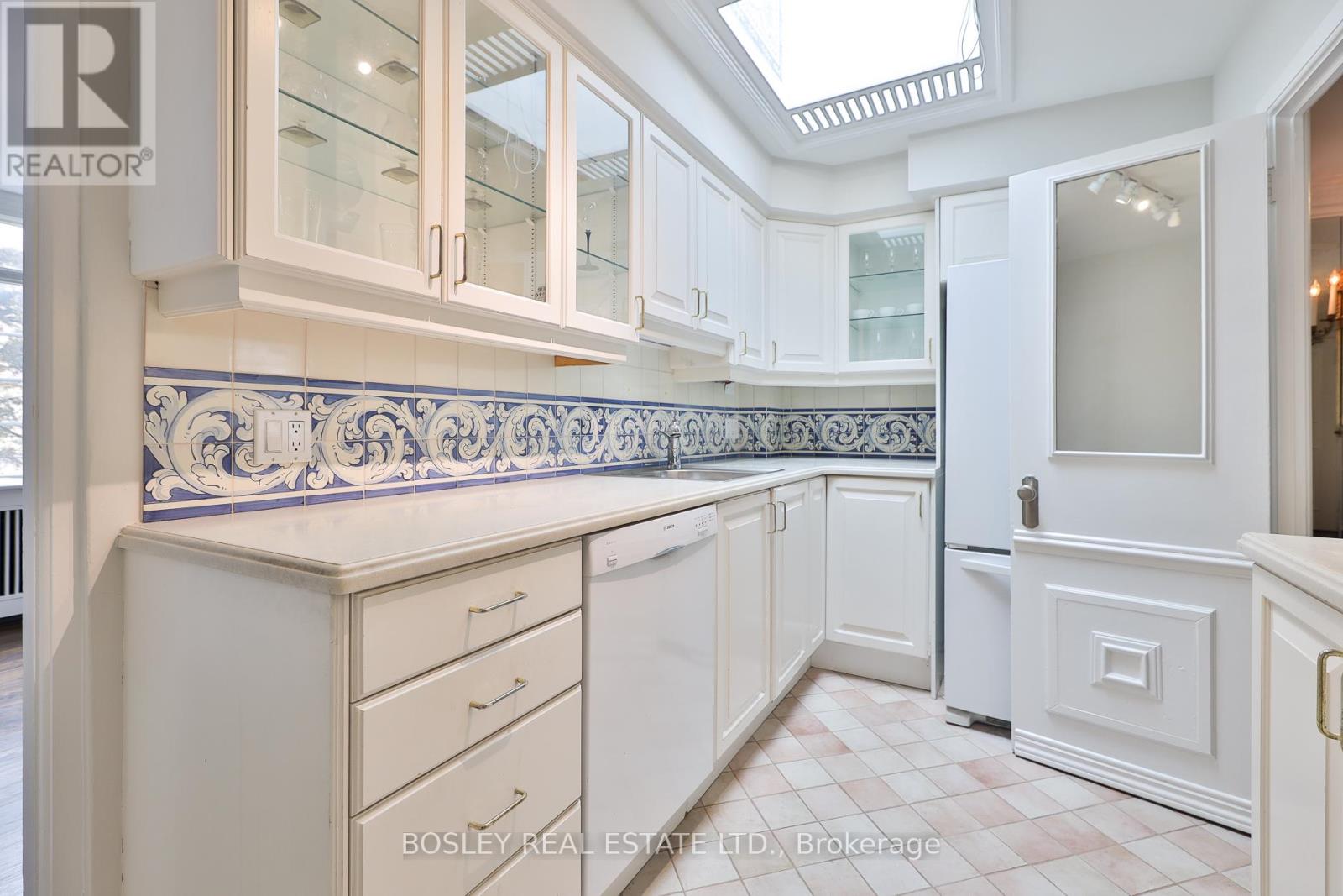 604 - 707 Eglinton Avenue W, Toronto, Ontario M5N 1C8 - Photo 8 - C12460642