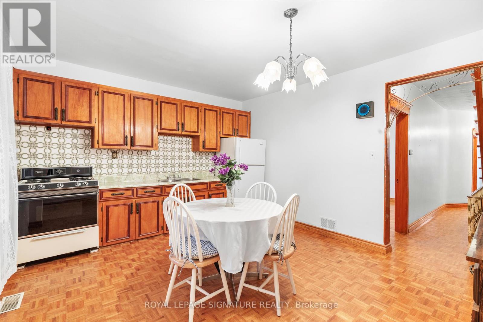 244 Grace Street, Toronto, Ontario  M6G 3A6 - Photo 10 - C12460686