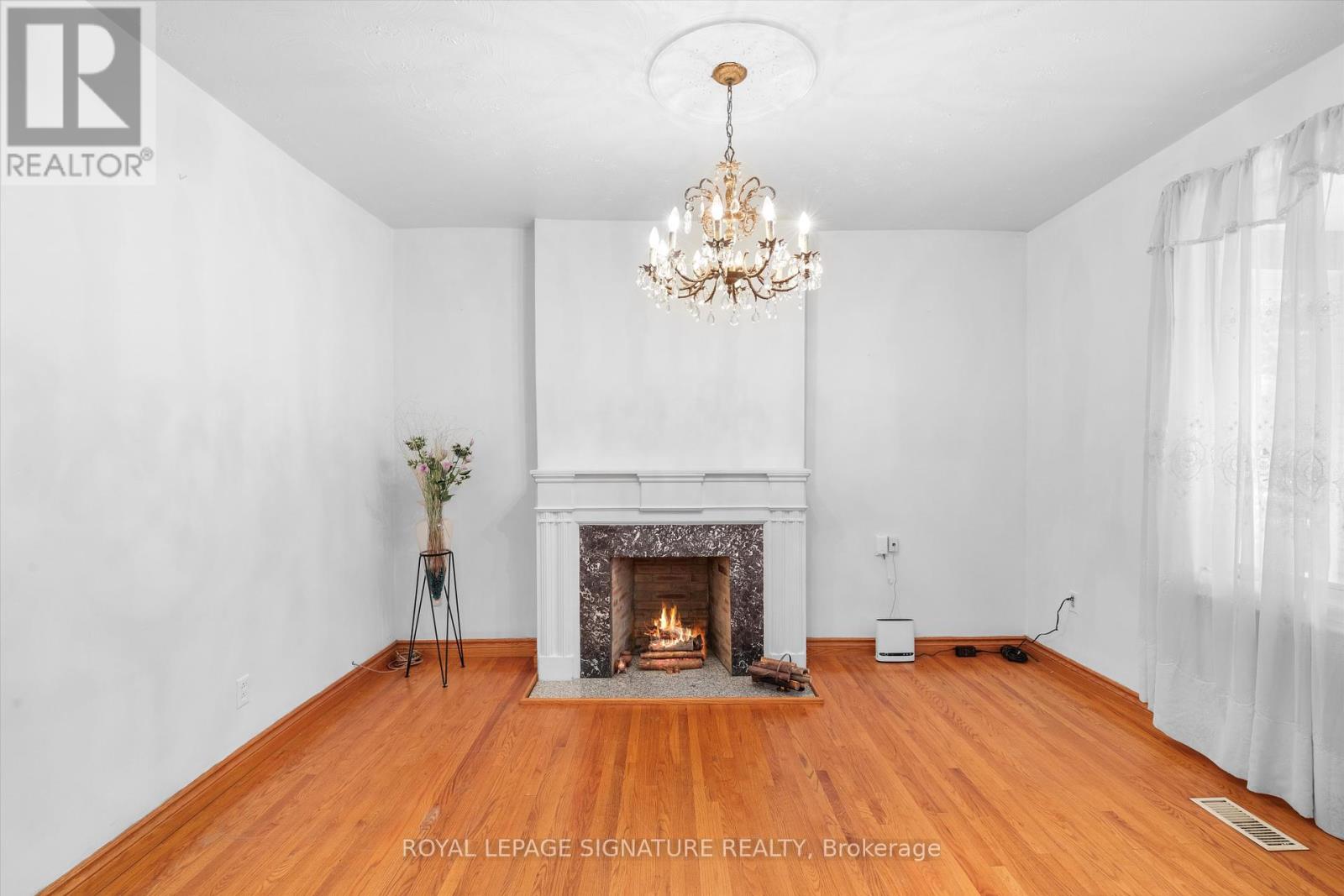 244 Grace Street, Toronto, Ontario  M6G 3A6 - Photo 5 - C12460686