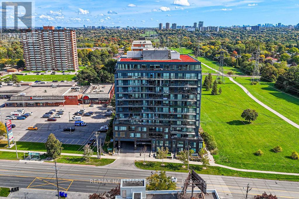 302 - 3237 BAYVIEW AVENUE W, Toronto, Ontario