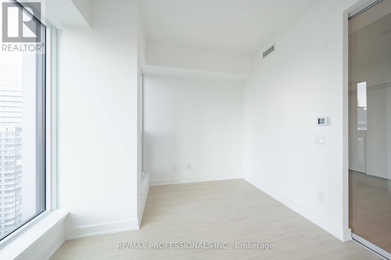 4206 - 8 Wellesley Street W, Toronto, Ontario  M4Y 1E7 - Photo 12 - C12460710