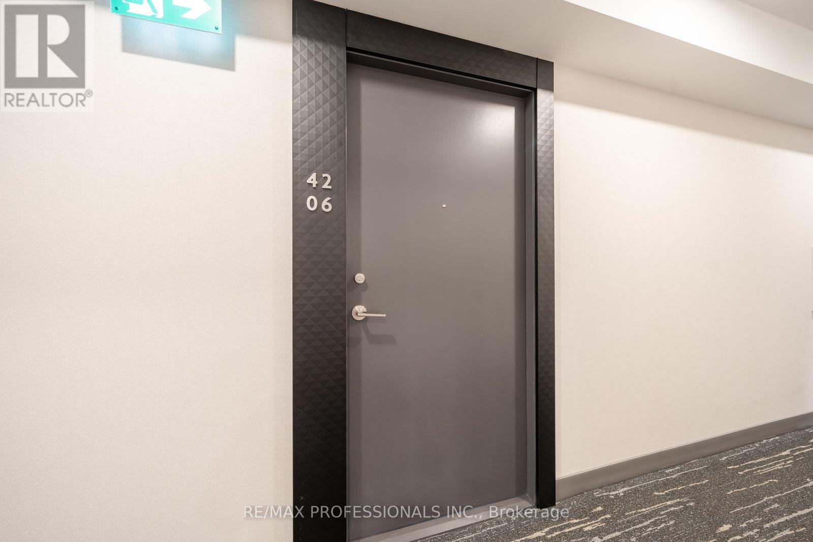 4206 - 8 Wellesley Street W, Toronto, Ontario  M4Y 1E7 - Photo 4 - C12460710