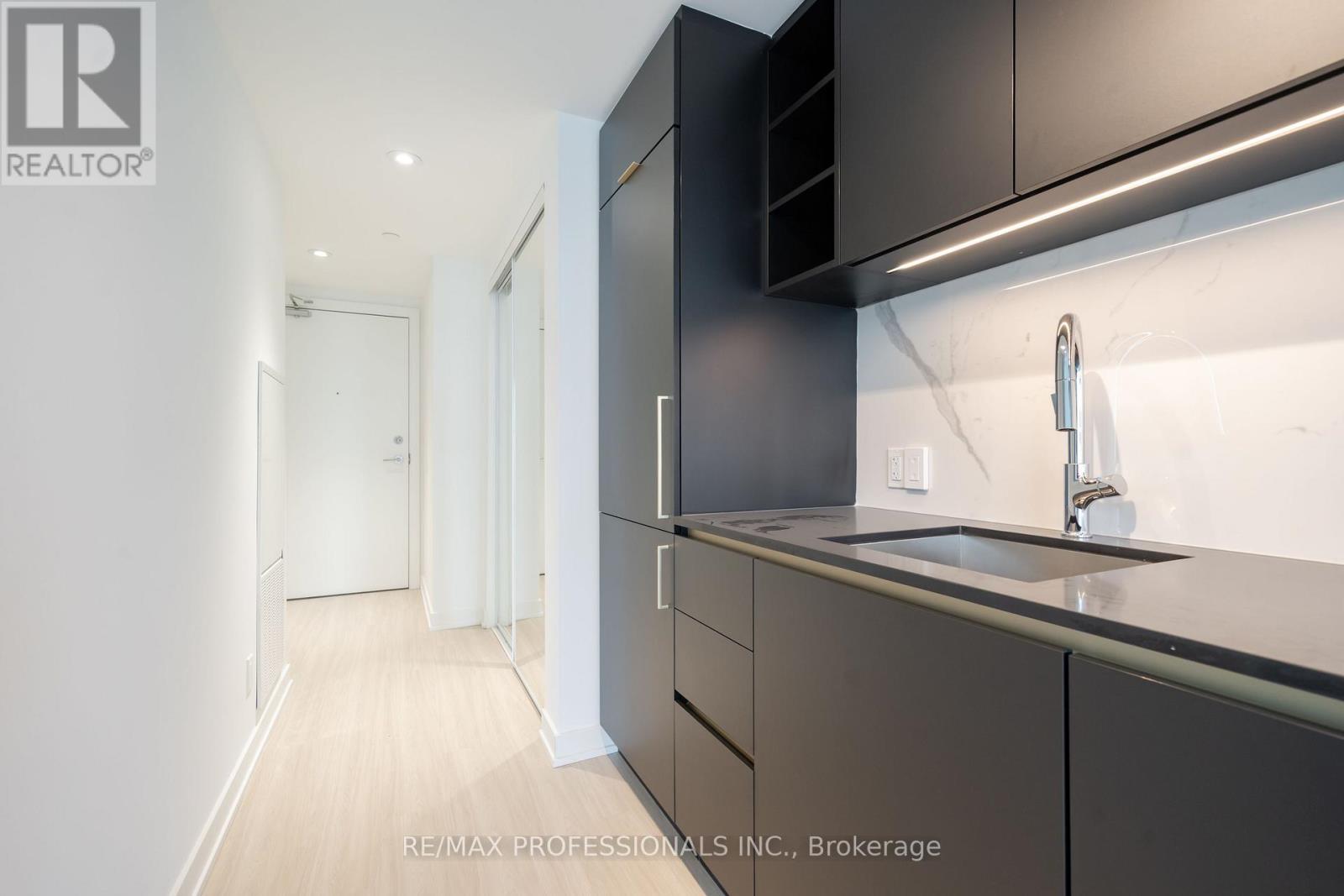 4206 - 8 Wellesley Street W, Toronto, Ontario  M4Y 1E7 - Photo 6 - C12460710