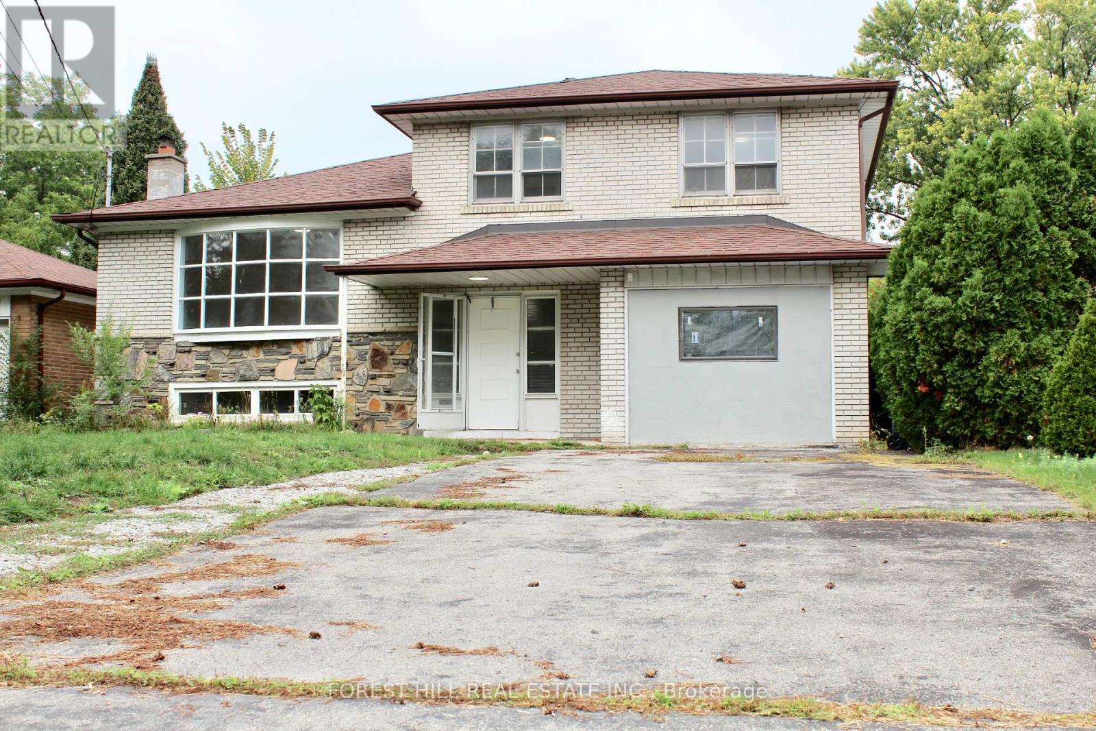 FIRST FLOOR - 8 DOVERWOOD COURT, Toronto, Ontario