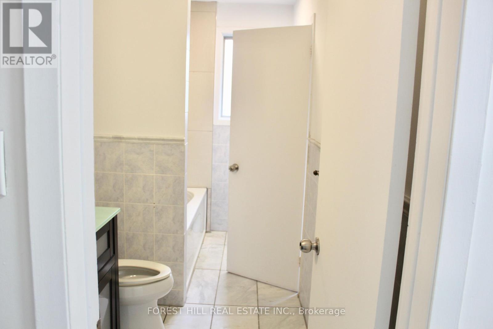 First Floor - 8 Doverwood Court, Toronto, Ontario  M2M 2G7 - Photo 22 - C12460729