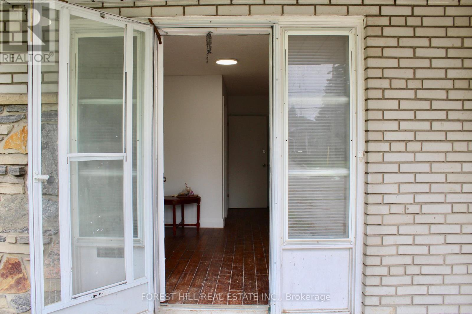 First Floor - 8 Doverwood Court, Toronto, Ontario  M2M 2G7 - Photo 5 - C12460729
