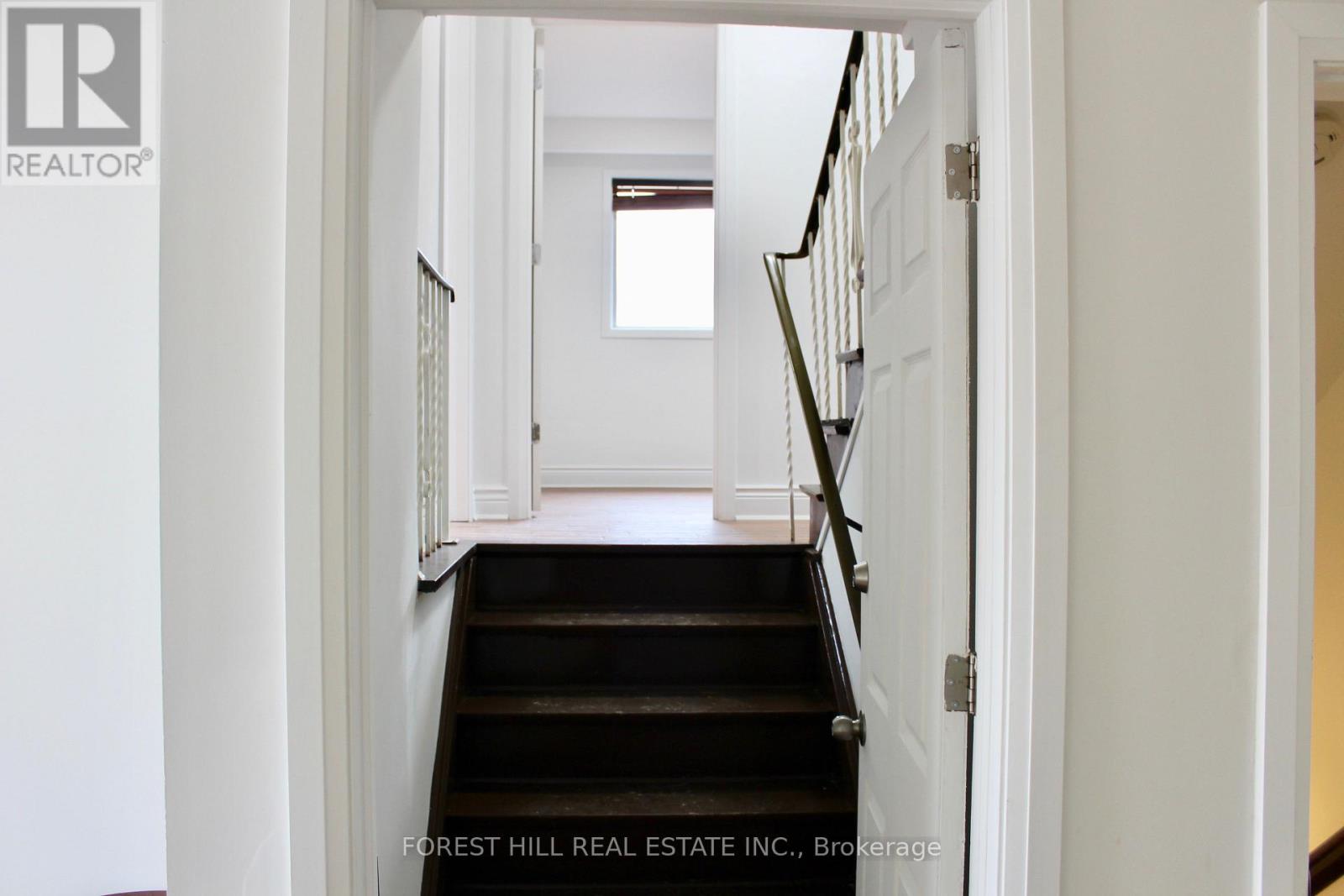 First Floor - 8 Doverwood Court, Toronto, Ontario  M2M 2G7 - Photo 7 - C12460729