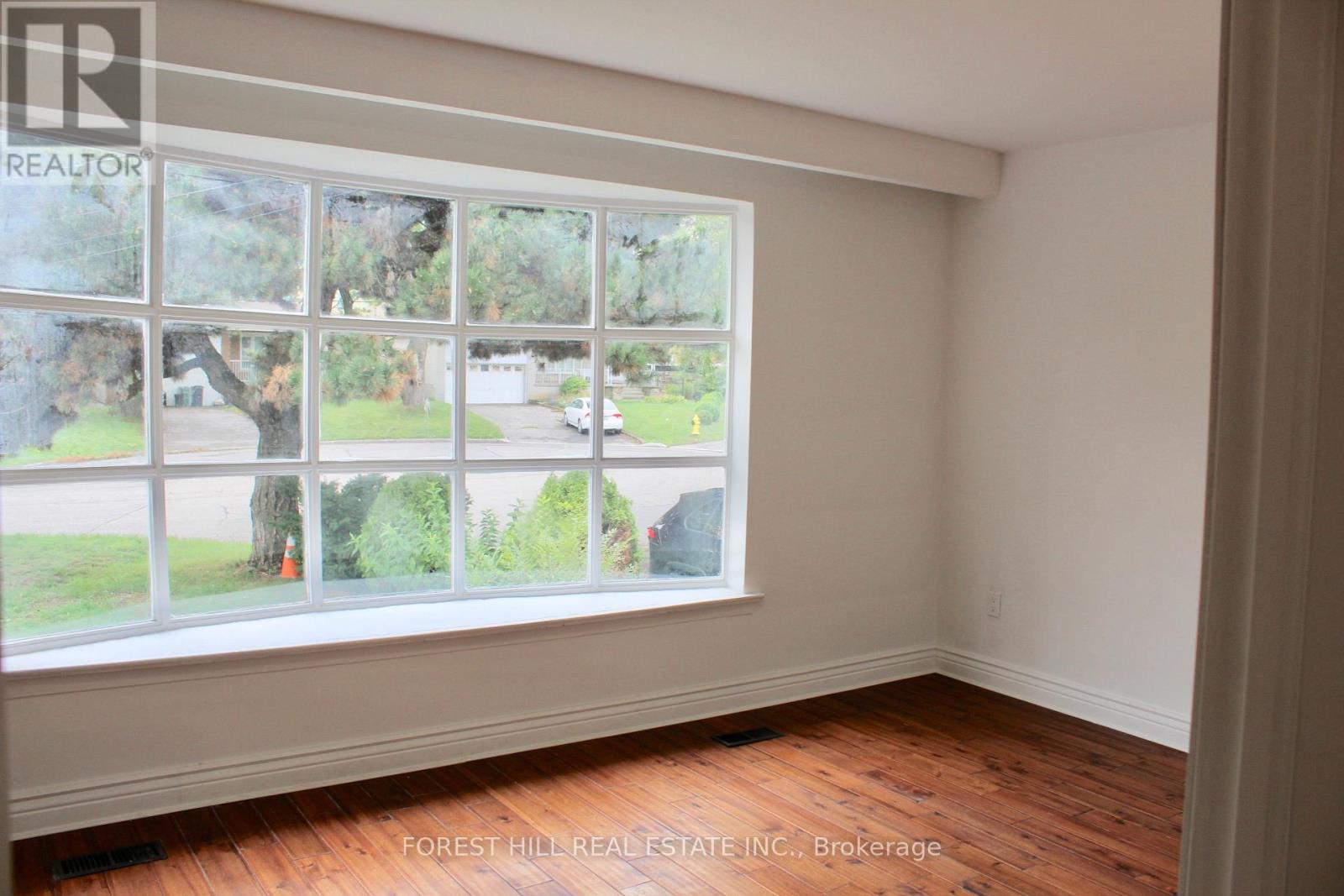 First Floor - 8 Doverwood Court, Toronto, Ontario  M2M 2G7 - Photo 9 - C12460729
