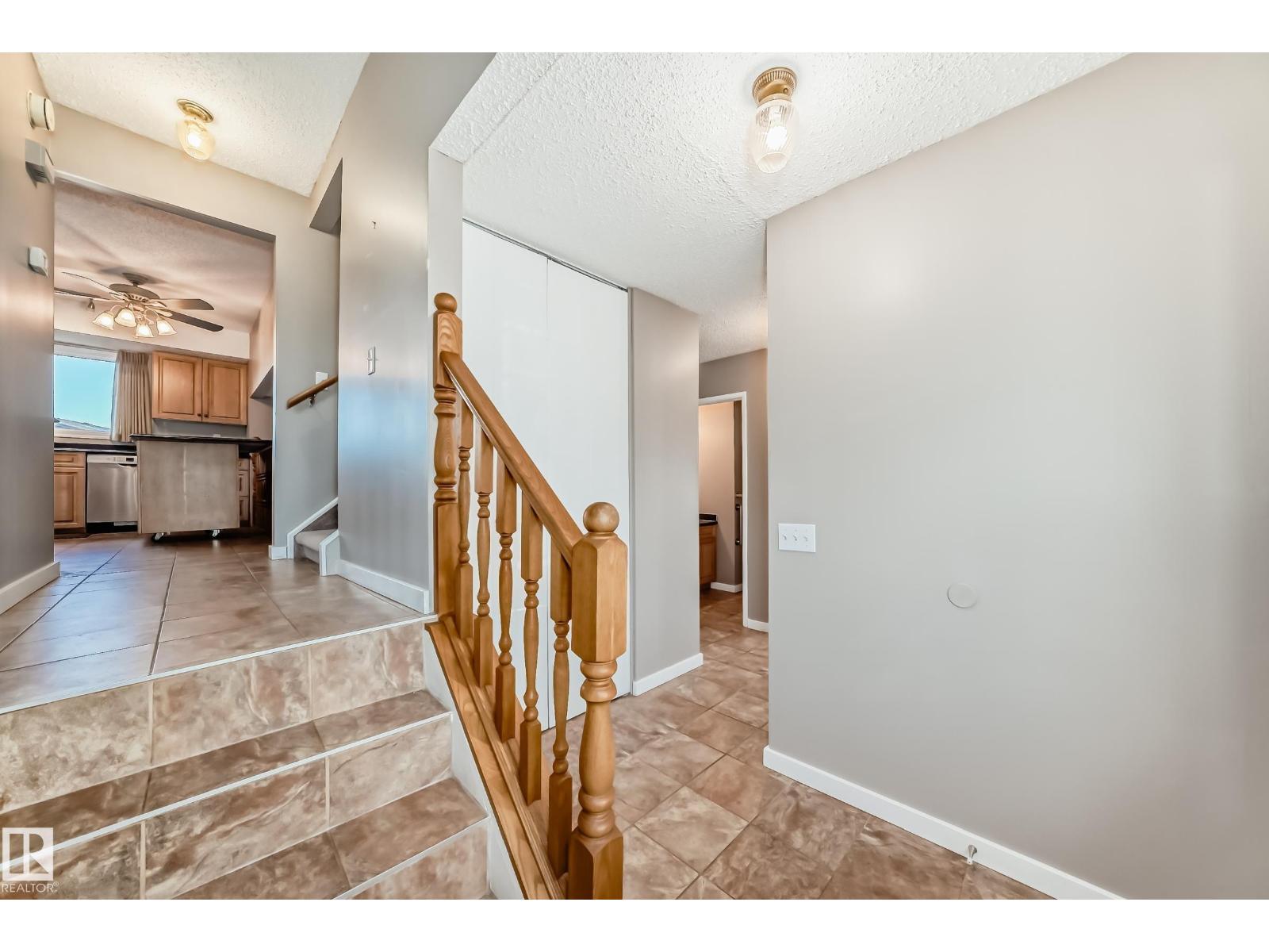 88 Homestead Cr Nw, Edmonton, Alberta  T5A 2Y3 - Photo 4 - E4461986