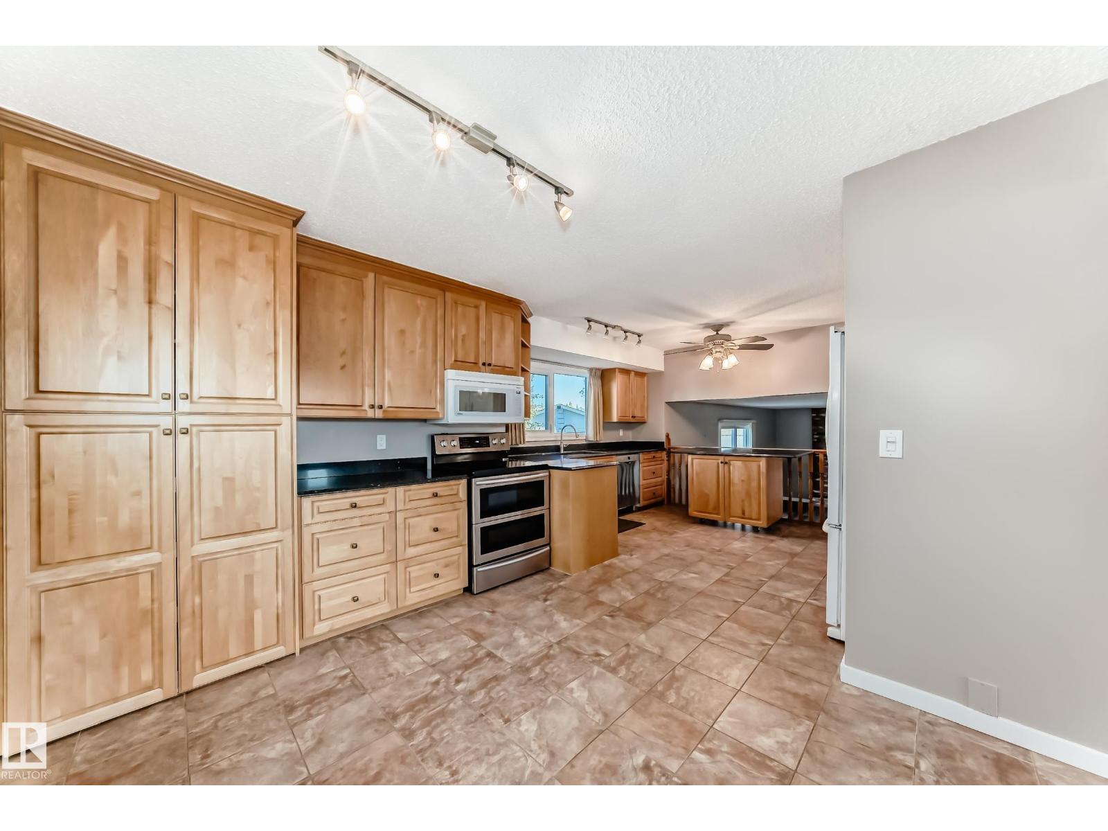 88 Homestead Cr Nw, Edmonton, Alberta  T5A 2Y3 - Photo 7 - E4461986