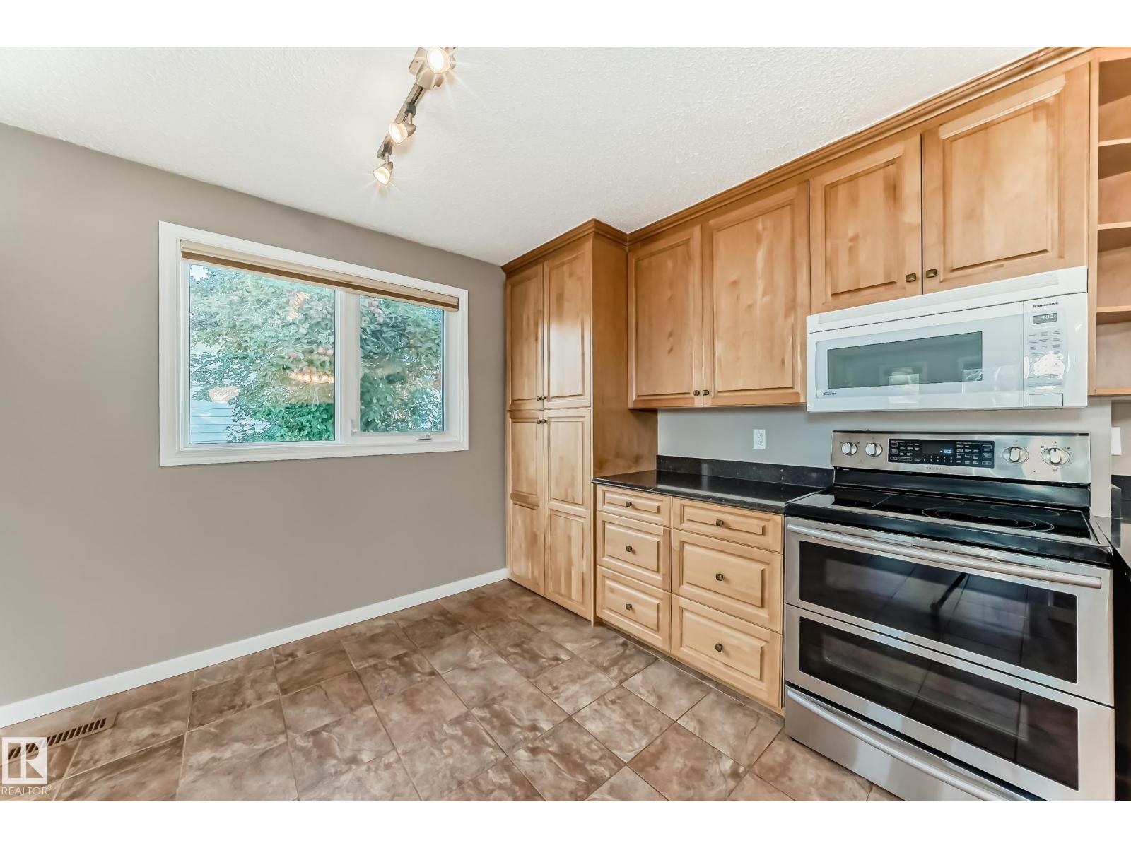 88 Homestead Cr Nw, Edmonton, Alberta  T5A 2Y3 - Photo 8 - E4461986