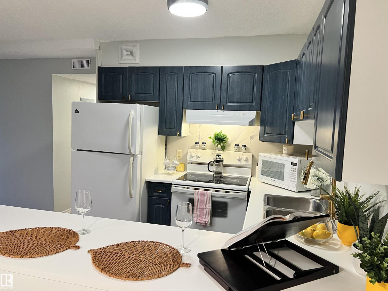 #102 11825 71 St Nw, Edmonton, Alberta  T5B 1W4 - Photo 3 - E4457297