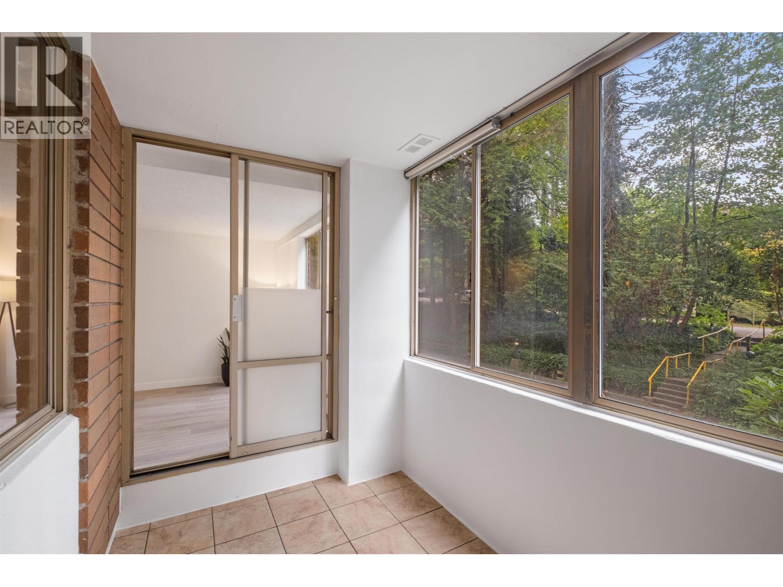 201 2012 Fullerton Avenue, North Vancouver, British Columbia  V7P 3E3 - Photo 15 - R3057863