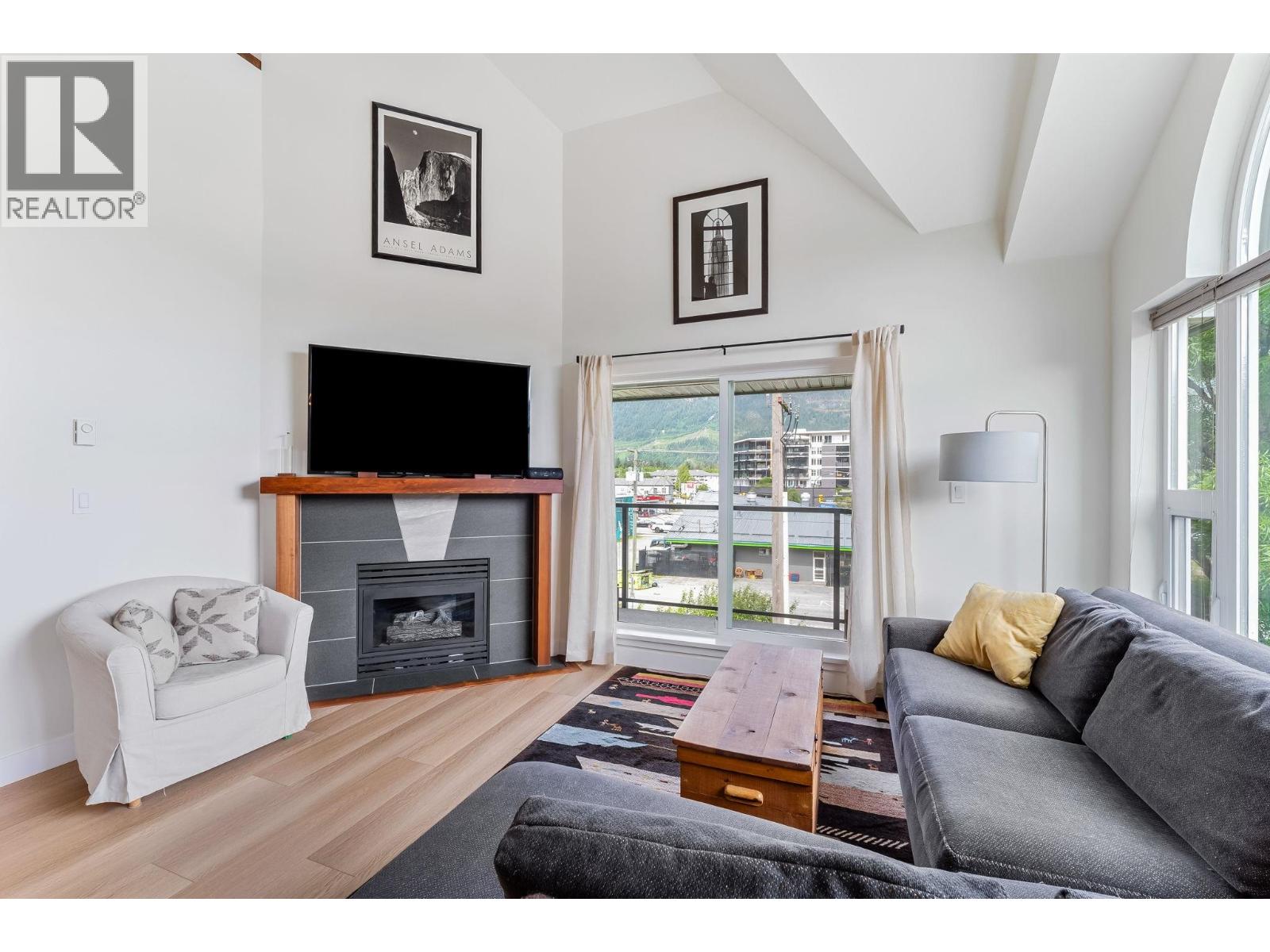 312 1466 Pemberton Avenue, Squamish, British Columbia  V8B 0K1 - Photo 2 - R3057878