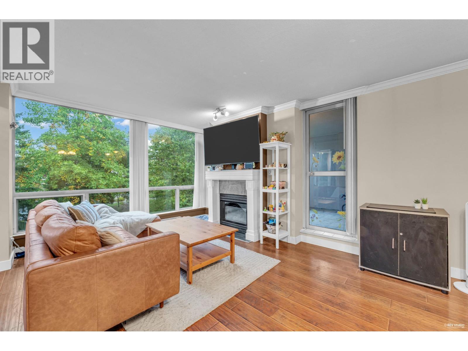 505 9633 Manchester Drive, Burnaby, British Columbia  V3N 4Y9 - Photo 1 - R3057881