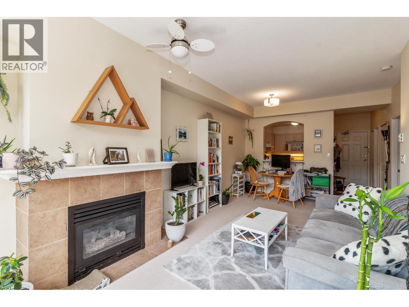 304 3600 Windcrest Drive, North Vancouver, British Columbia  V7G 2S5 - Photo 4 - R3057902