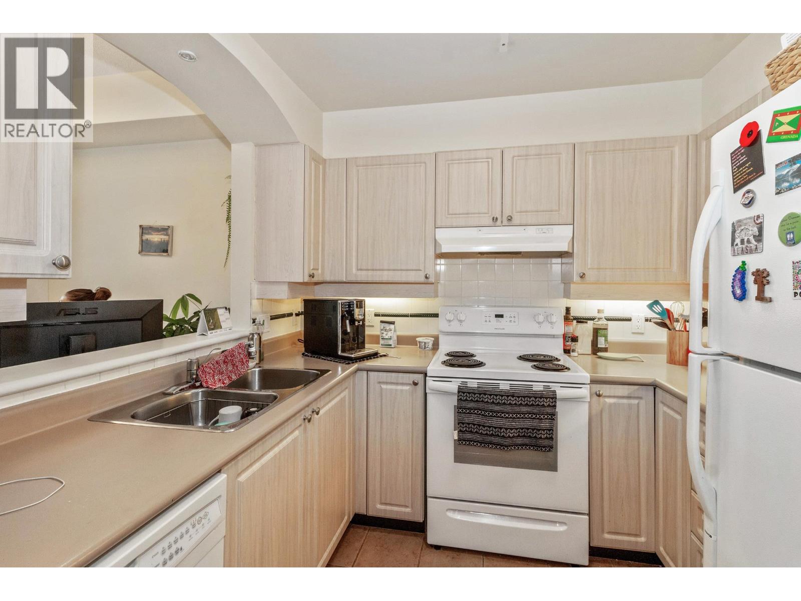 304 3600 Windcrest Drive, North Vancouver, British Columbia  V7G 2S5 - Photo 5 - R3057902