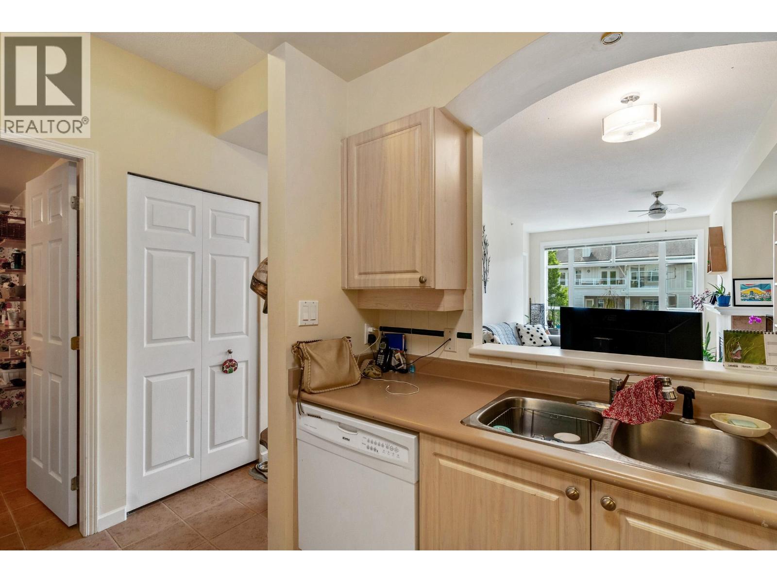 304 3600 Windcrest Drive, North Vancouver, British Columbia  V7G 2S5 - Photo 6 - R3057902