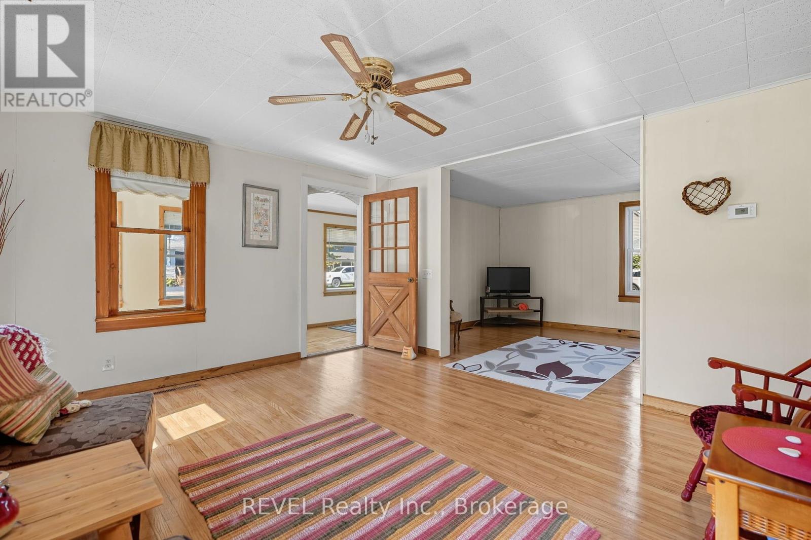 356 South Mill Street, Fort Erie, Ontario  L0S 1N0 - Photo 6 - X12460753
