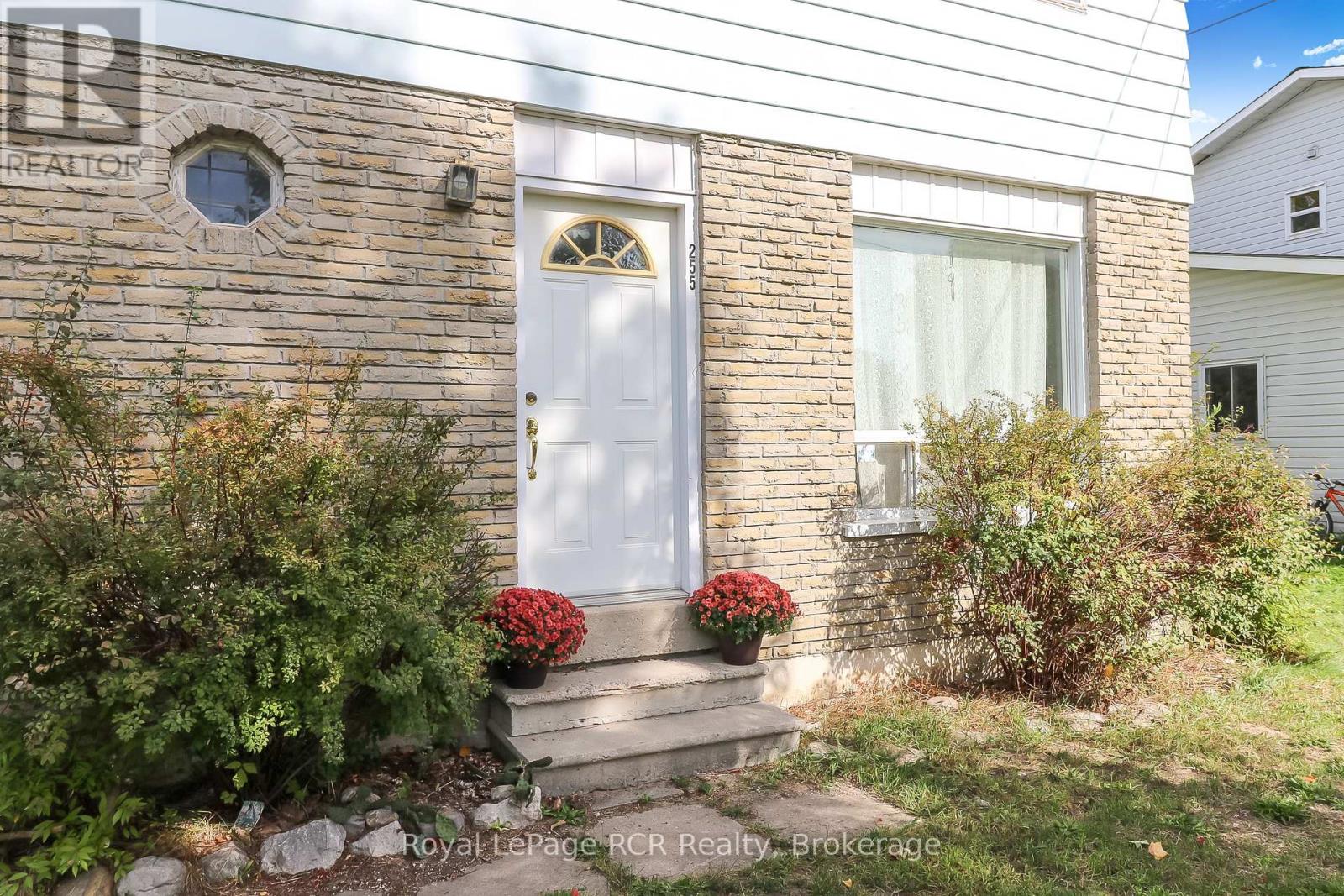 255 Valleyfield Crescent, Clearview, Ontario  L0M 1S0 - Photo 2 - S12460792