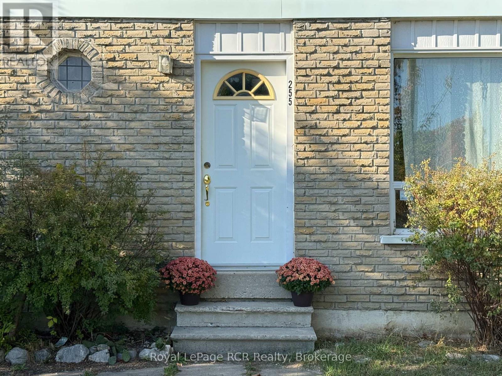 255 Valleyfield Crescent, Clearview, Ontario  L0M 1S0 - Photo 3 - S12460792