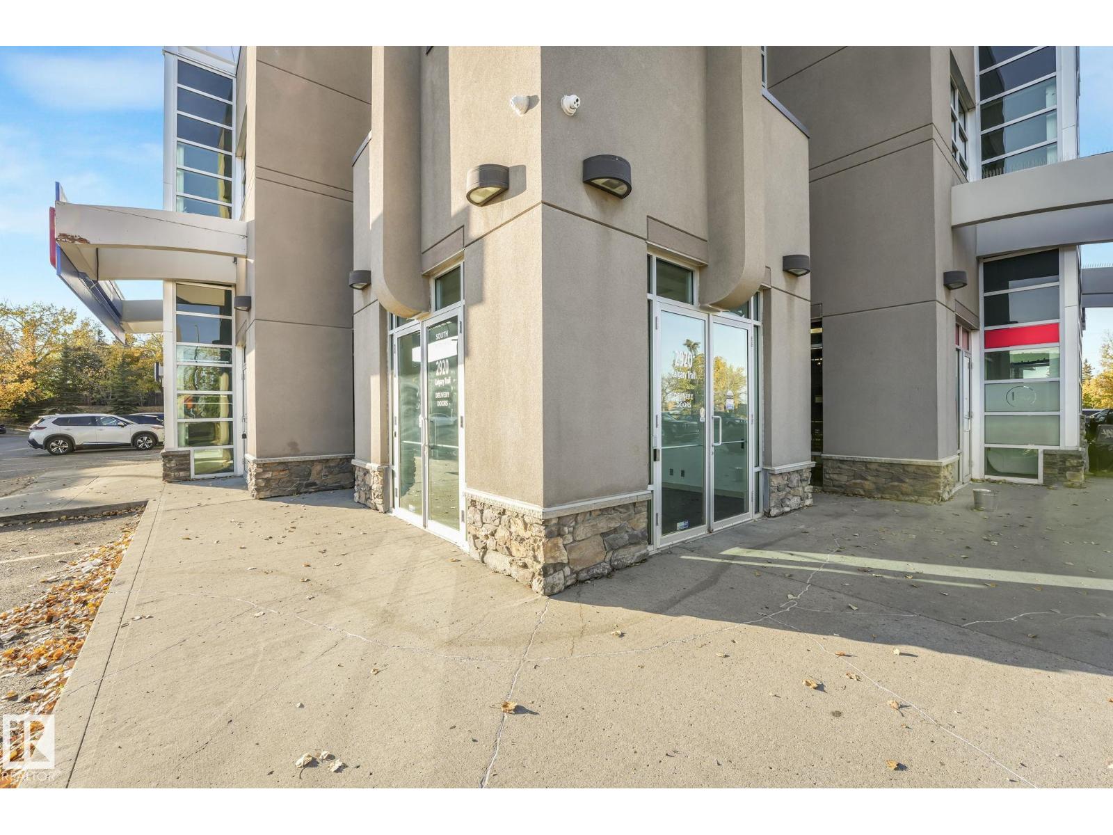 #201 / 203 2920 Calgary Tr Nw, Edmonton, Alberta  T6J 3B2 - Photo 3 - E4461992