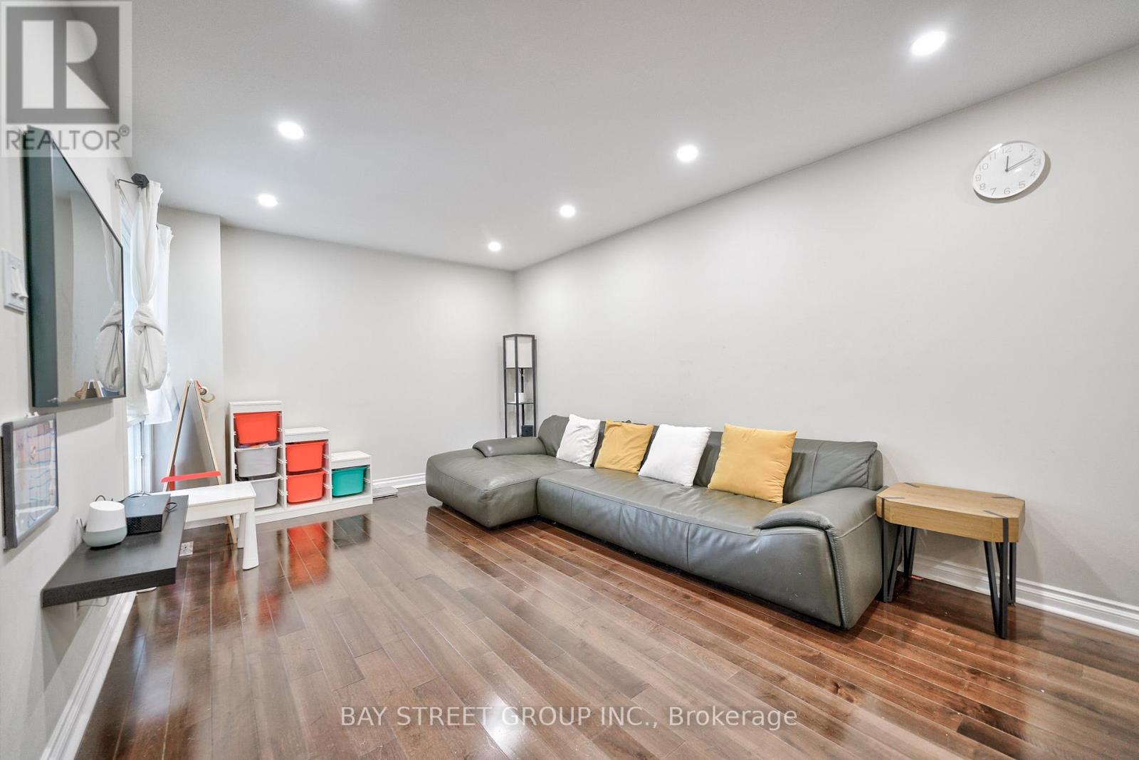 105 Patrice Crescent, Vaughan, Ontario  L4J 4Z5 - Photo 7 - N12460640