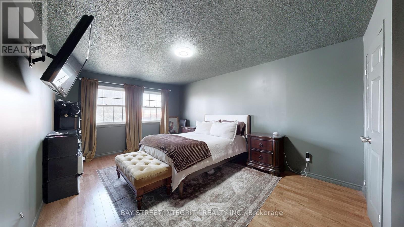904 Wayne Drive, Newmarket, Ontario  L3Y 5T8 - Photo 13 - N12460726