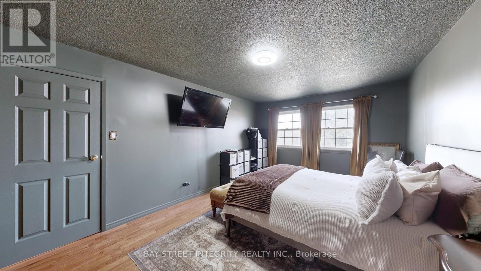 904 Wayne Drive, Newmarket, Ontario  L3Y 5T8 - Photo 14 - N12460726