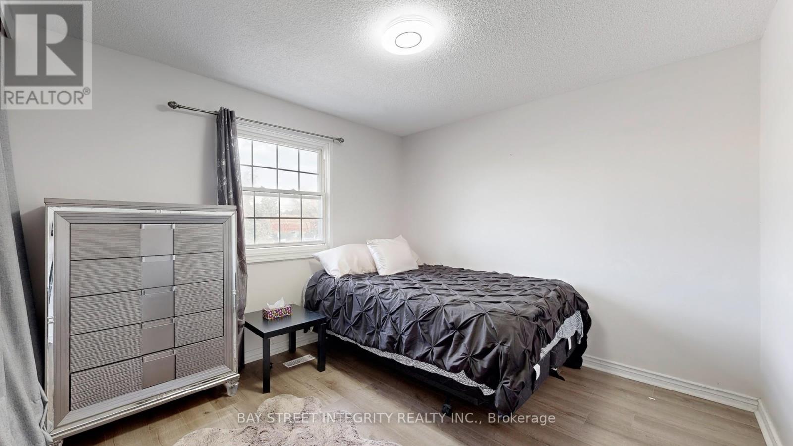 904 Wayne Drive, Newmarket, Ontario  L3Y 5T8 - Photo 19 - N12460726