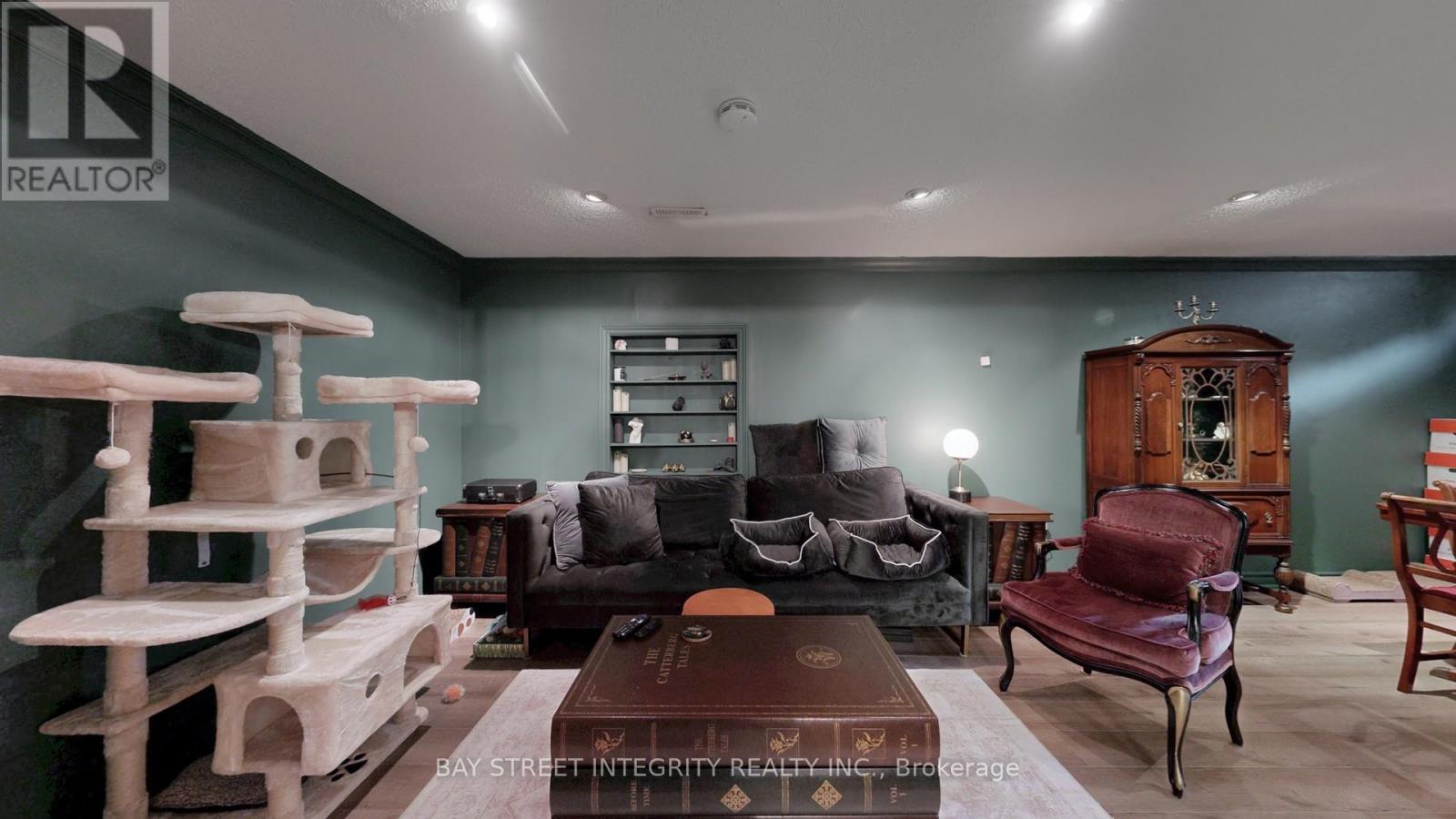 904 Wayne Drive, Newmarket, Ontario  L3Y 5T8 - Photo 23 - N12460726