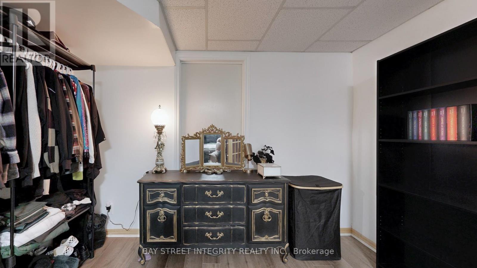 904 Wayne Drive, Newmarket, Ontario  L3Y 5T8 - Photo 26 - N12460726